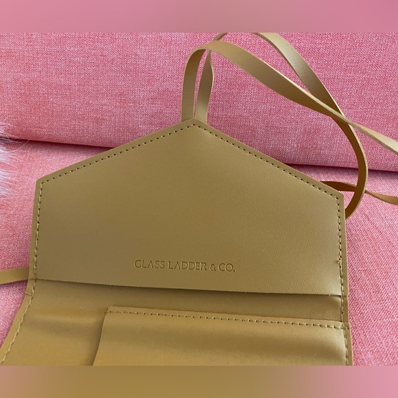 Glass Ladder & Co “Katherine” Tech Organizer - Picture 4 of 6